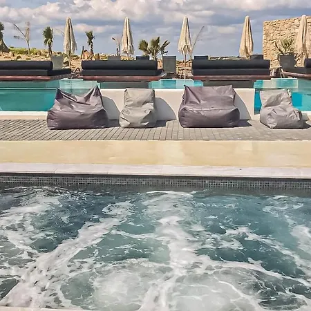 Bianco A Nero Mykonos Plintri