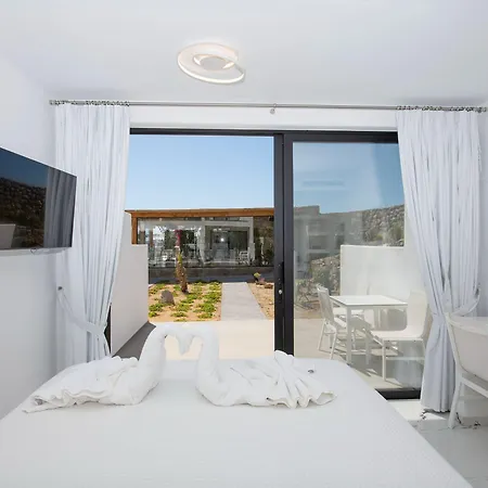 Bianco A Nero Mykonos Plintri