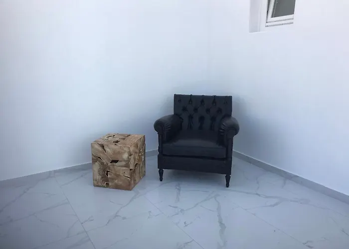 Bianco A Nero Mykonos Plintri