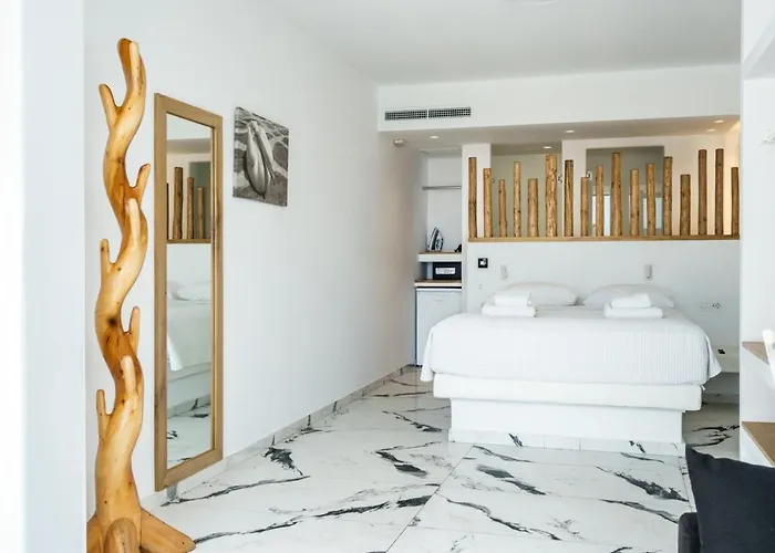 Bianco A Nero Mykonos Отель 3*